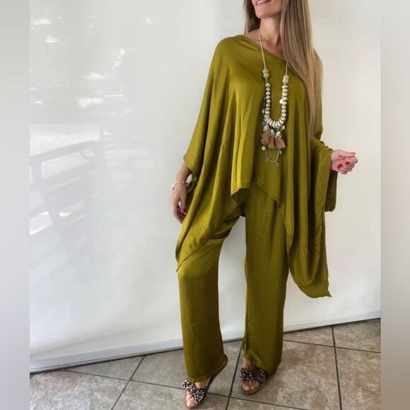 Made in Italy Satin Set - Picture 8 of 10